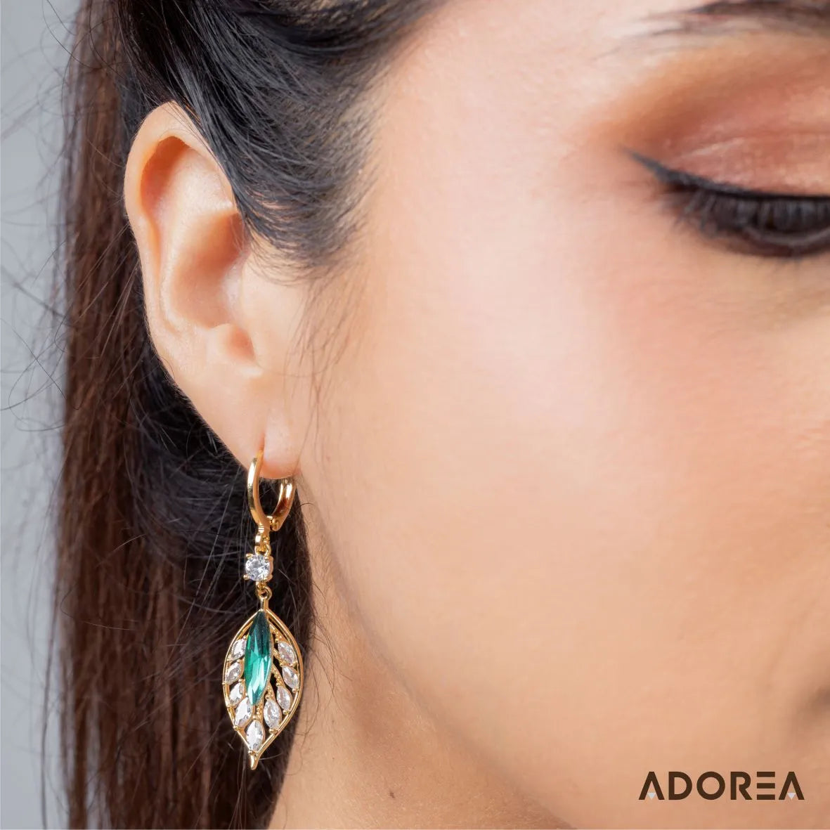 ARETES HOJA VERDE BRILLANTE